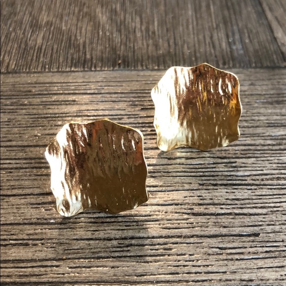 Vintage Hammered Textured Goldtone Clip Earrings - Picture 2 of 11